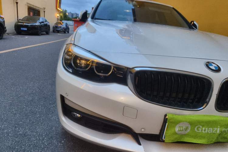 Used BMW 3 Series GT 2018 320i Sport Edition Right Front Headlight
