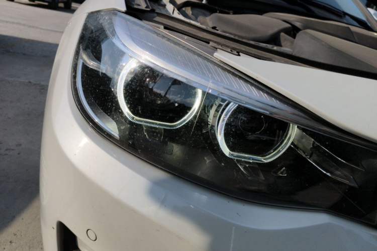 Used BMW 3 Series GT 2018 320i Sport Edition Right Front Headlight