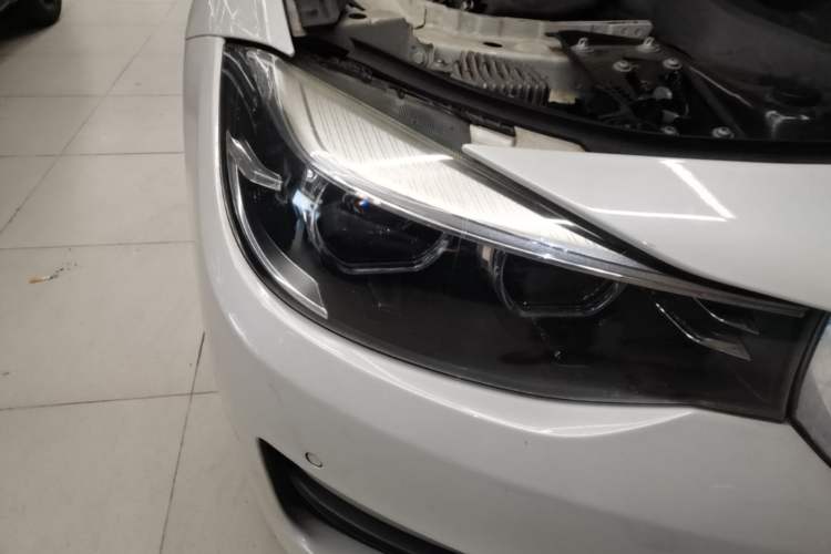 Used BMW 3 Series GT 2018 320i Sport Edition Right Front Headlight