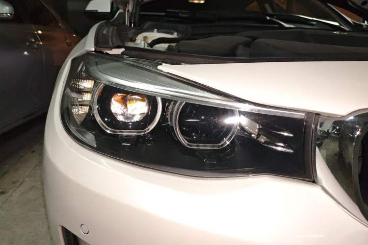 Used BMW 3 Series GT 2018 320i Sport Edition Right Front Headlight
