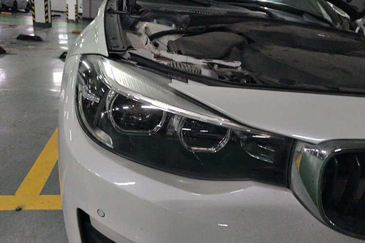 Used BMW 3 Series GT 2018 320i Sport Edition Right Front Headlight