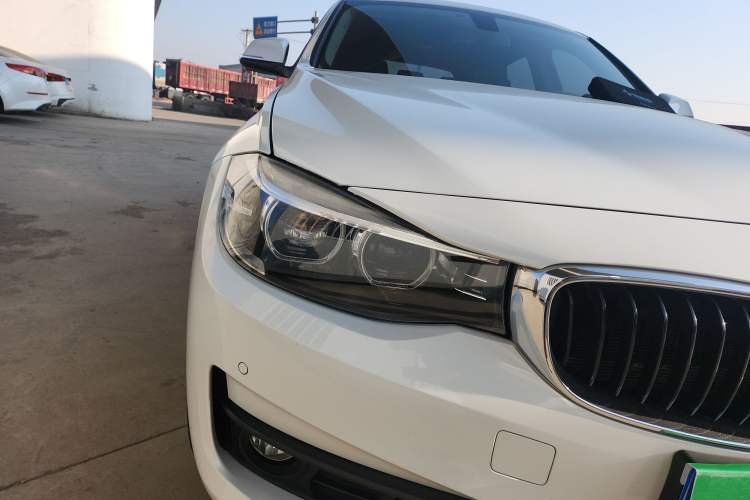 Used BMW 3 Series GT 2018 320i Sport Edition Right Front Headlight