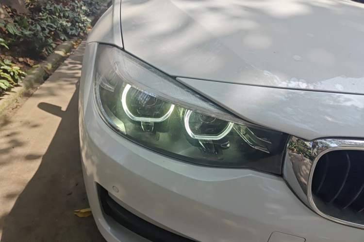 Used BMW 3 Series GT 2018 320i Sport Edition Right Front Headlight