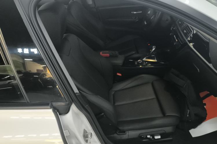 Used BMW 3 Series GT 2018 320i Sport Edition Right Front Seat