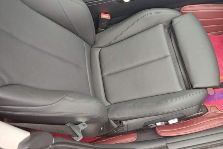 Used BMW 3 Series GT 2018 320i Sport Edition Right Front Seat
