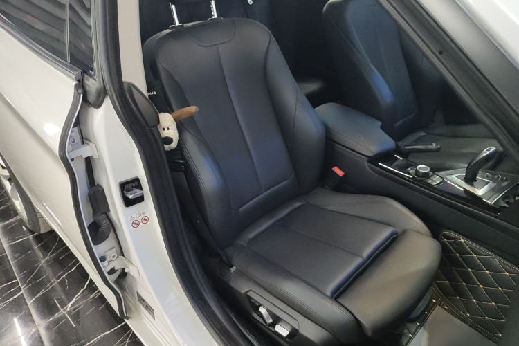 Used BMW 3 Series GT 2018 320i Sport Edition Right Front Seat