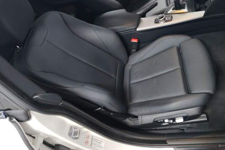 Used BMW 3 Series GT 2018 320i M Sport Edition Right Front Seat