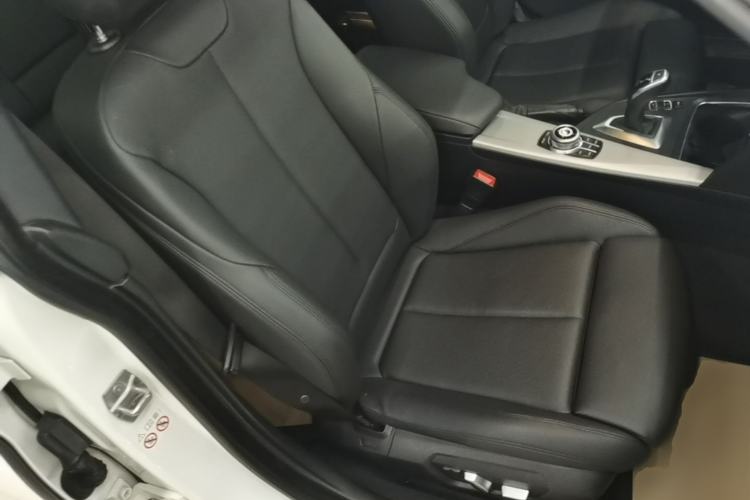 Used BMW 3 Series GT 2018 320i Sport Edition Right Front Seat