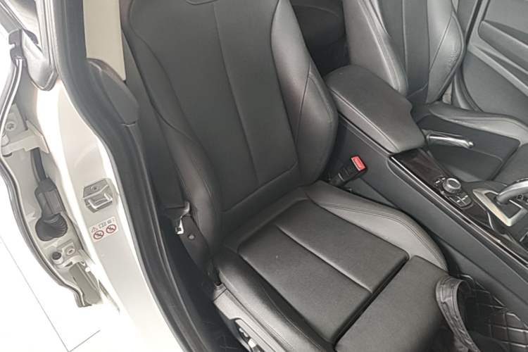 Used BMW 3 Series GT 2018 320i Sport Edition Right Front Seat