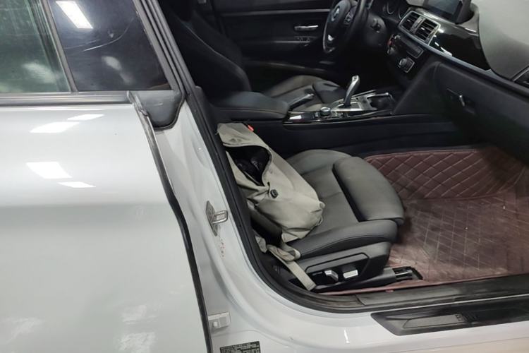 Used BMW 3 Series GT 2018 320i Sport Edition Right Front Seat