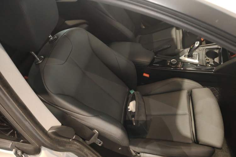 Used BMW 3 Series GT 2018 320i Sport Edition Right Front Seat