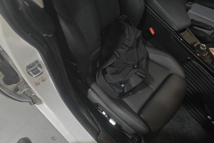 Used BMW 3 Series GT 2018 320i Sport Edition Right Front Seat