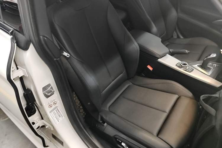 Used BMW 3 Series GT 2018 320i M Sport Edition Right Front Seat
