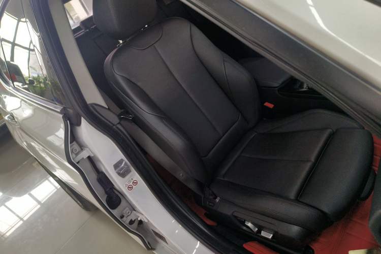 Used BMW 3 Series GT 2018 320i Sport Edition Right Front Seat