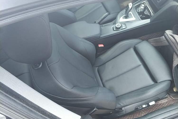 Used BMW 3 Series GT 2018 320i Sport Edition Right Front Seat