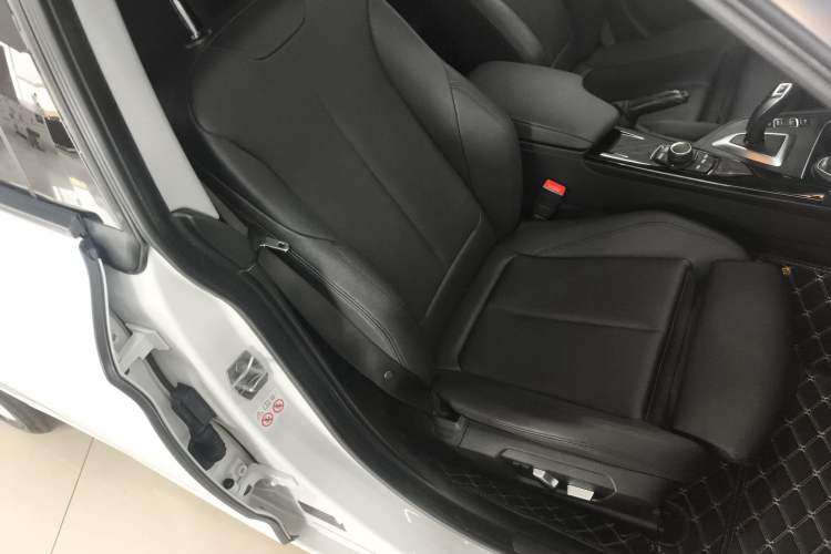 Used BMW 3 Series GT 2018 320i Sport Edition Right Front Seat