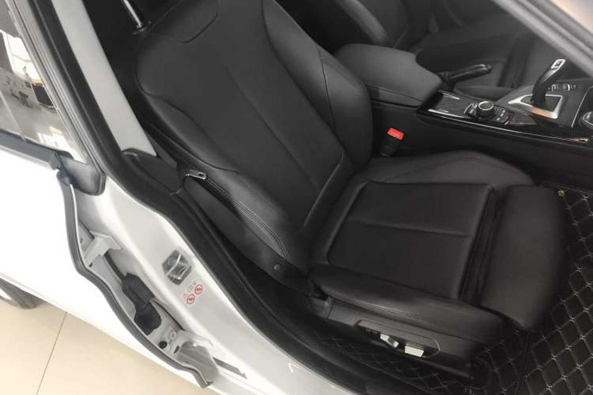 Used BMW 3 Series GT 2018 320i Sport Edition Right Front Seat