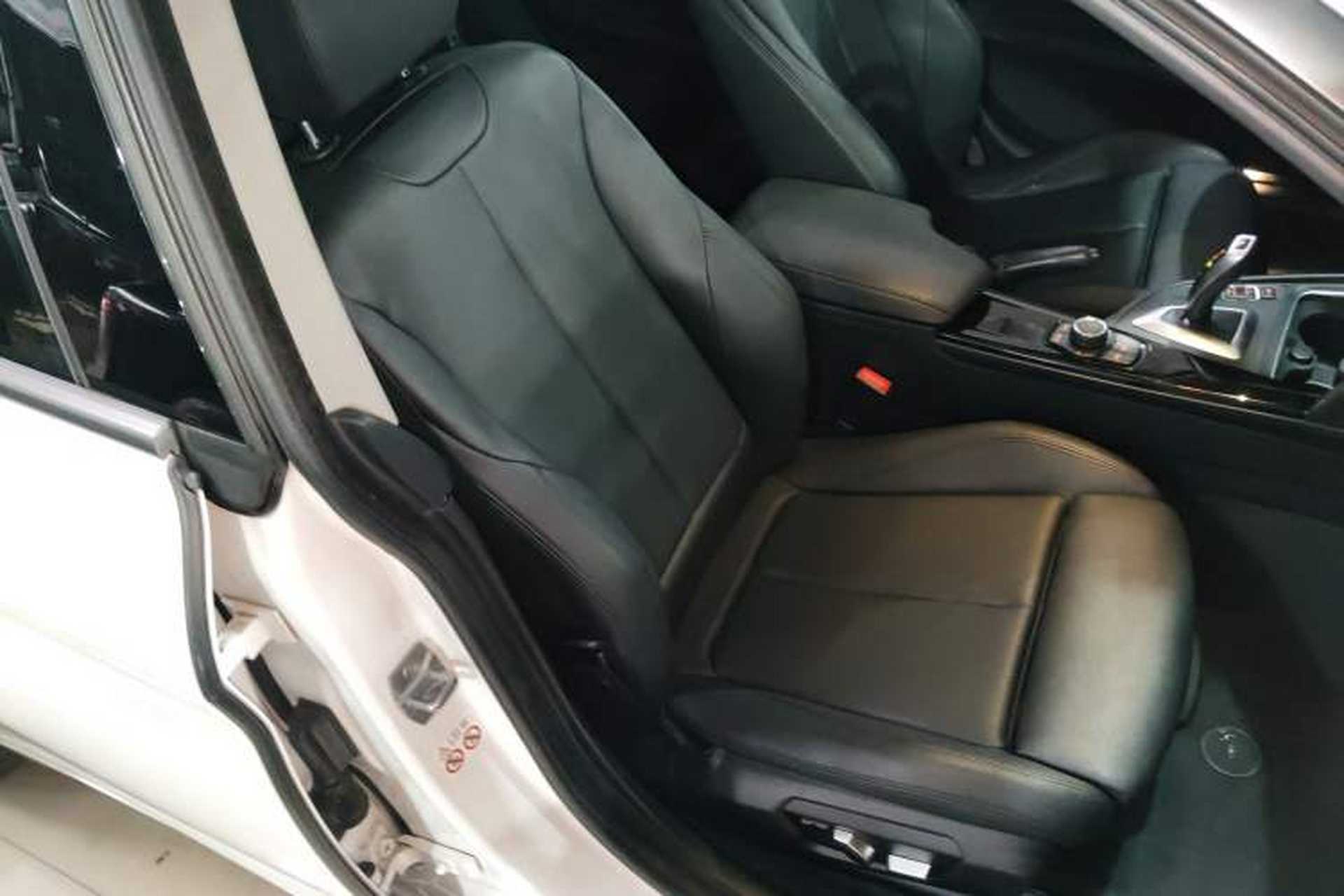 Used BMW 3 Series GT 2018 320i Sport Edition Right Front Seat
