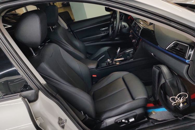 Used BMW 3 Series GT 2018 320i Sport Edition Right Front Seat