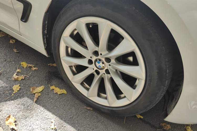 Used BMW 3 Series GT 2018 320i Sport Edition Right Front Wheel Hub