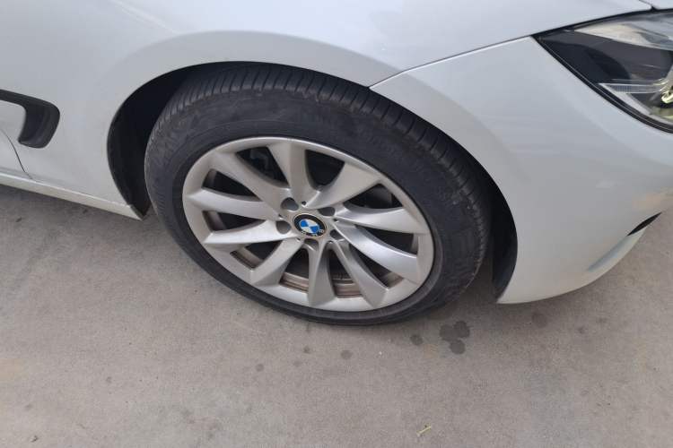 Used BMW 3 Series GT 2018 320i Sport Edition Right Front Wheel Hub