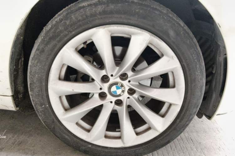 Used BMW 3 Series GT 2018 320i Sport Edition Right Front Wheel Hub