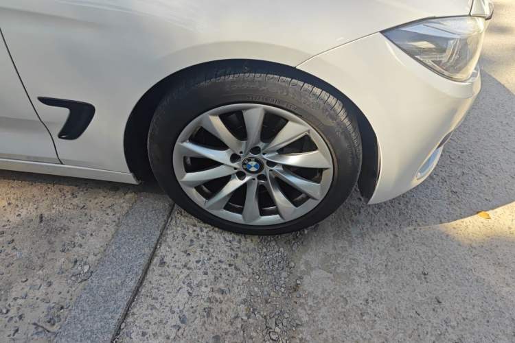 Used BMW 3 Series GT 2018 320i Sport Edition Right Front Wheel Hub
