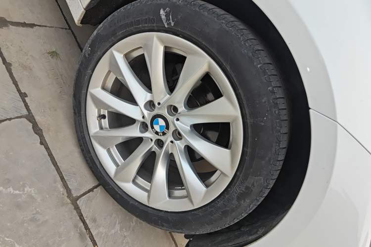 Used BMW 3 Series GT 2018 320i Sport Edition Right Front Wheel Hub