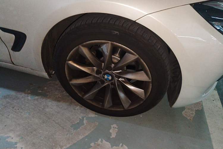 Used BMW 3 Series GT 2018 320i Sport Edition Right Front Wheel Hub