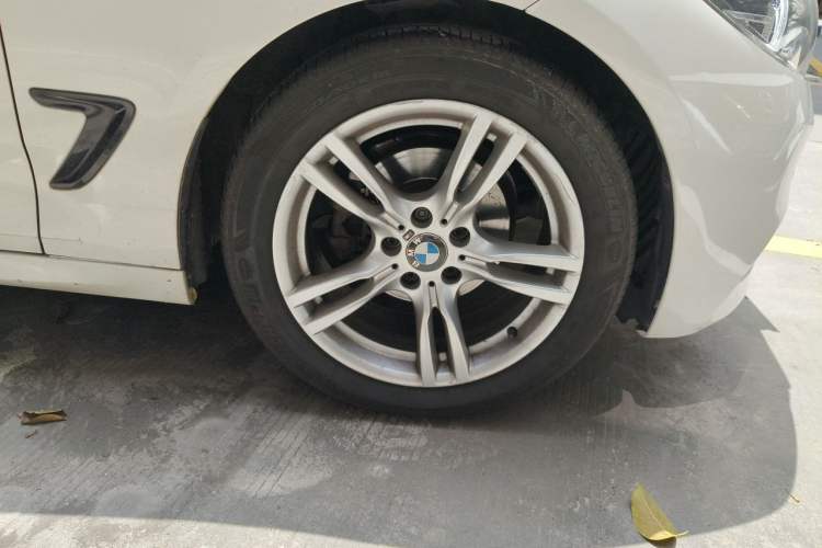 Used BMW 3 Series GT 2018 320i M Sport Edition Right Front Wheel Hub