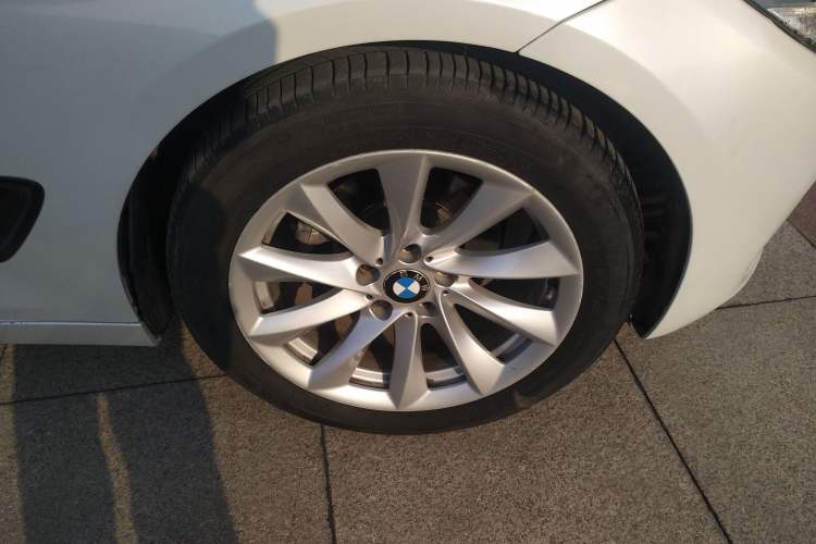 Used BMW 3 Series GT 2018 320i M Sport Edition Right Front Wheel Hub