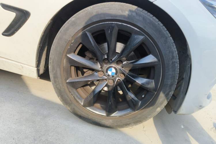 Used BMW 3 Series GT 2018 320i Sport Edition Right Front Wheel Hub