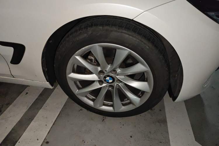 Used BMW 3 Series GT 2018 320i Sport Edition Right Front Wheel Hub
