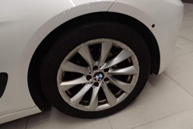 Used BMW 3 Series GT 2018 320i Sport Edition Right Front Wheel Hub