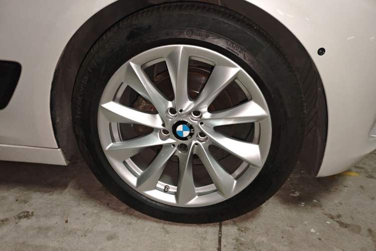 Used BMW 3 Series GT 2018 320i Sport Edition Right Front Wheel Hub