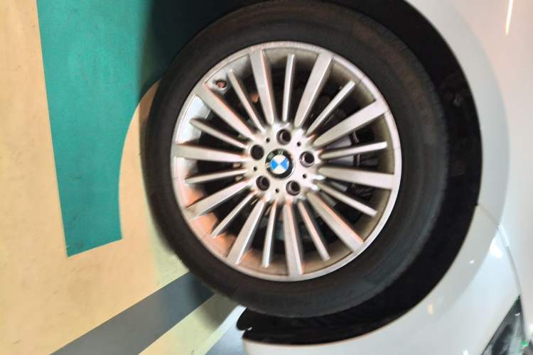 Used BMW 3 Series GT 2018 320i Luxury Design Package Right Front Wheel Hub