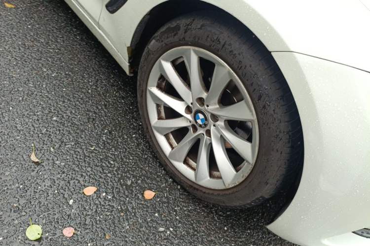 Used BMW 3 Series GT 2018 320i Sport Edition Right Front Wheel Hub