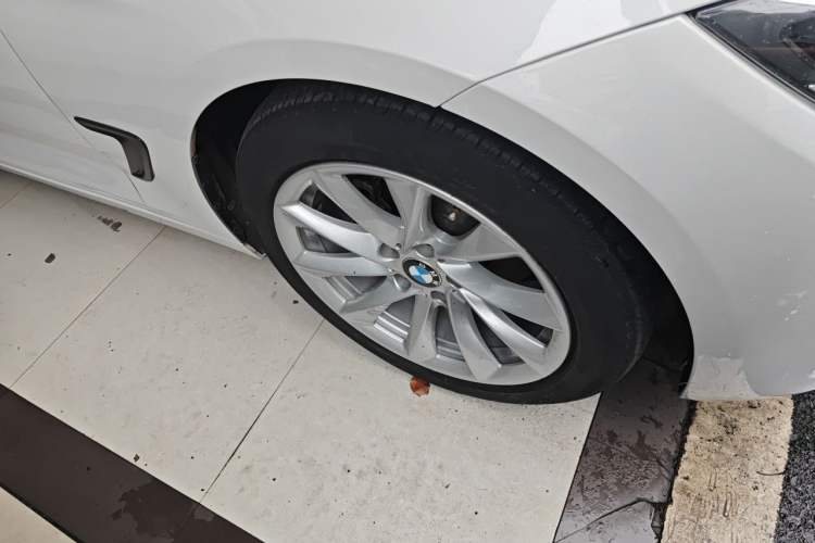 Used BMW 3 Series GT 2018 320i Sport Edition Right Front Wheel Hub