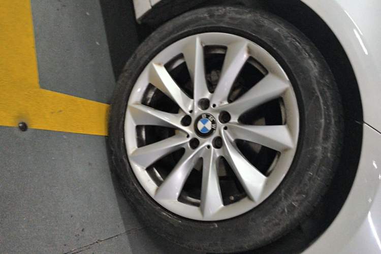 Used BMW 3 Series GT 2018 320i Sport Edition Right Front Wheel Hub