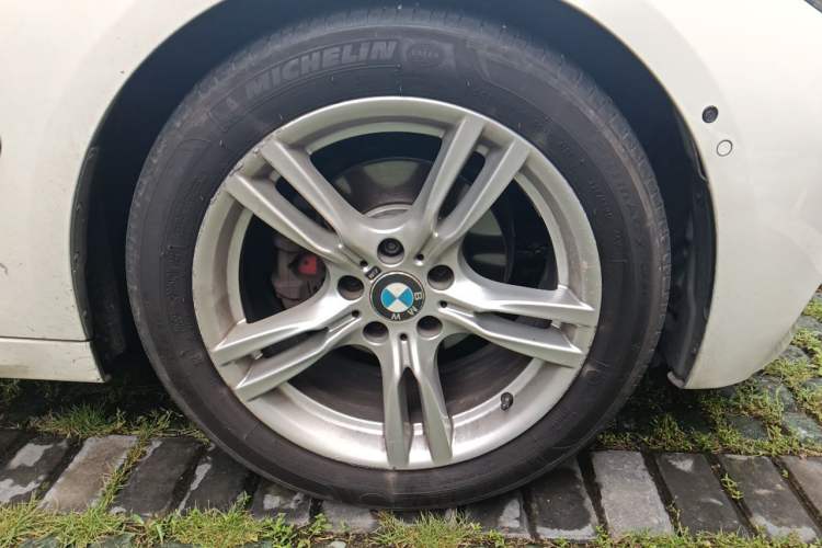 Used BMW 3 Series GT 2018 320i M Sport Edition Right Front Wheel Hub