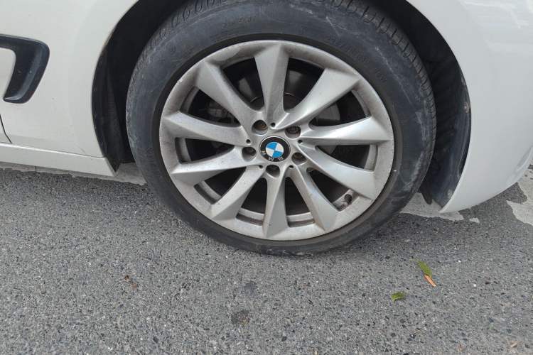 Used BMW 3 Series GT 2018 320i Sport Edition Right Front Wheel Hub