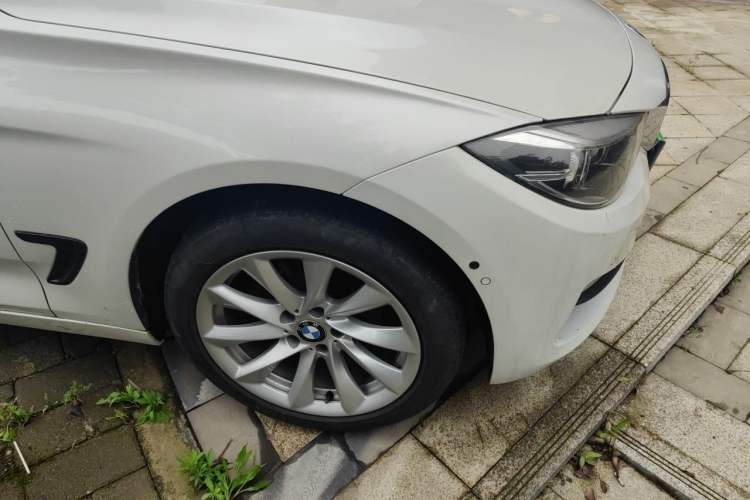 Used BMW 3 Series GT 2018 320i Sport Edition Right Front Wheel Hub