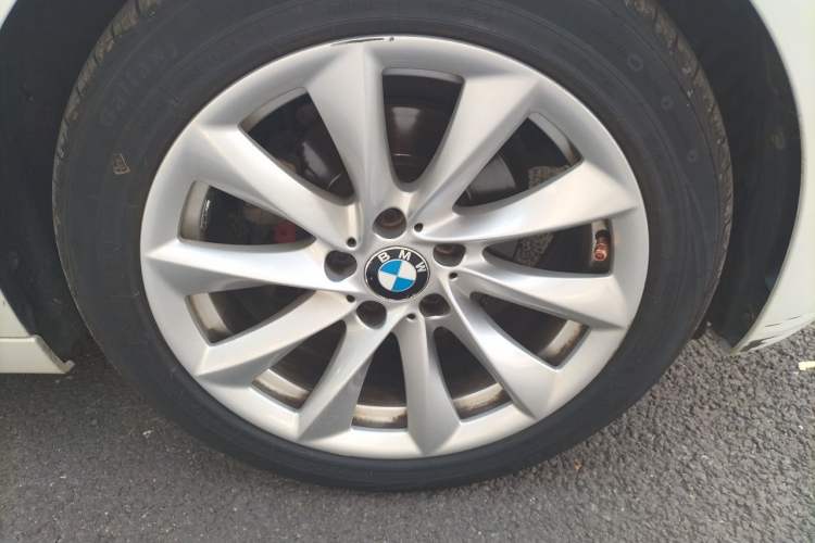 Used BMW 3 Series GT 2018 320i Sport Edition Right Front Wheel Hub