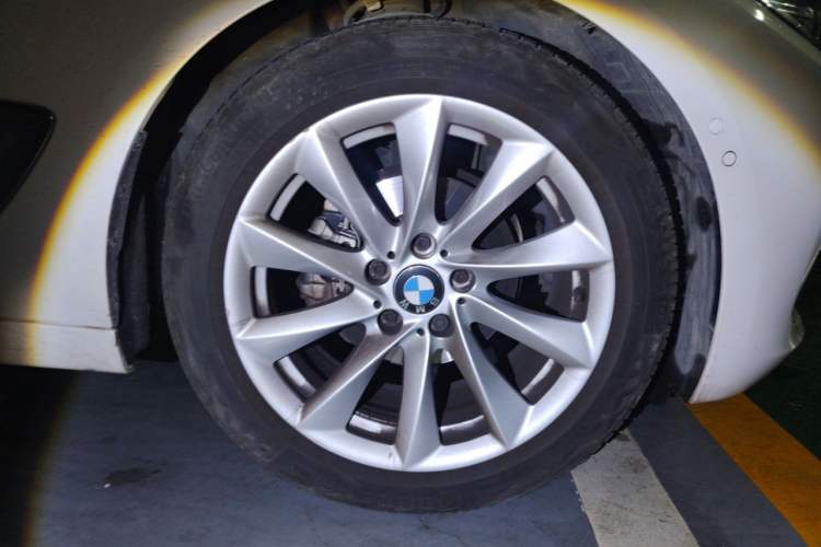 Used BMW 3 Series GT 2018 320i Sport Edition Right Front Wheel Hub