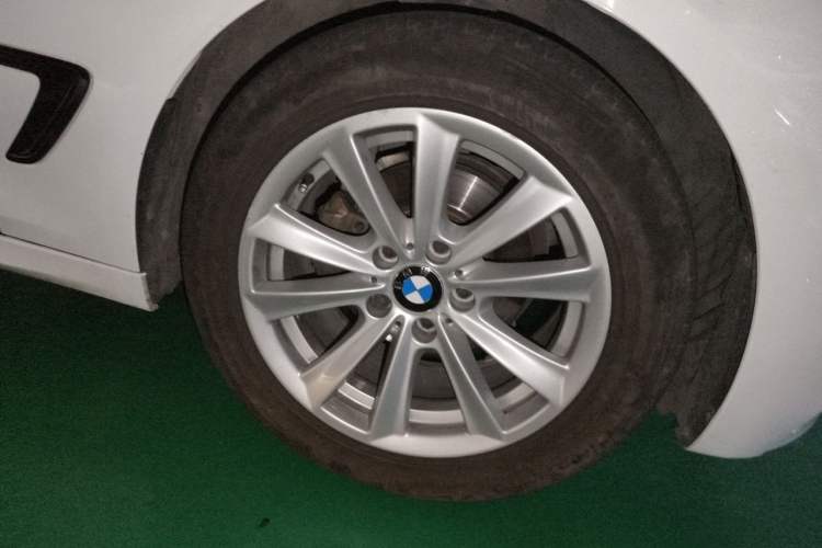 Used BMW 3 Series GT 2018 320i M Sport Edition Right Front Wheel Hub