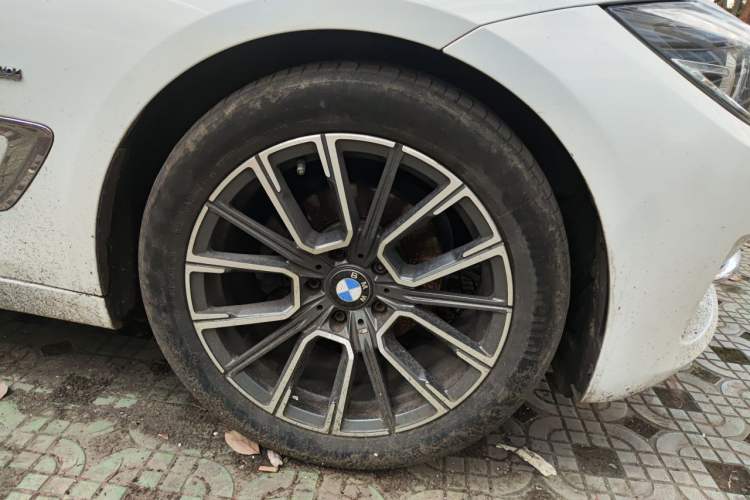 Used BMW 3 Series GT 2018 320i Luxury Design Package Right Front Wheel Hub