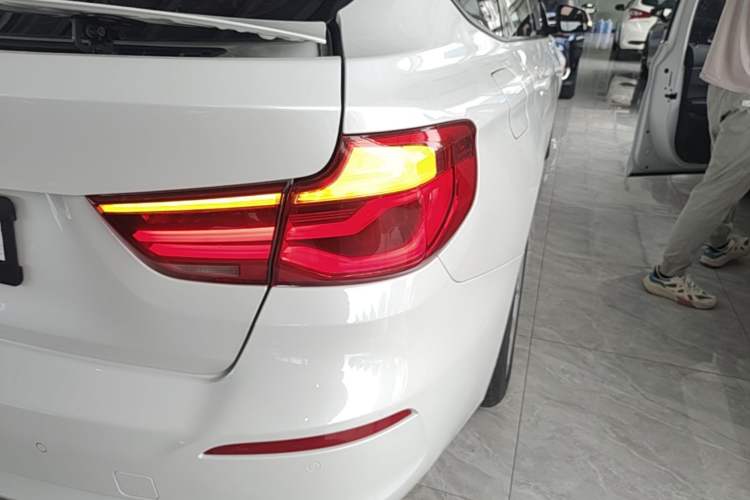 Used BMW 3 Series GT 2018 320i Sport Edition Right Rear Taillight