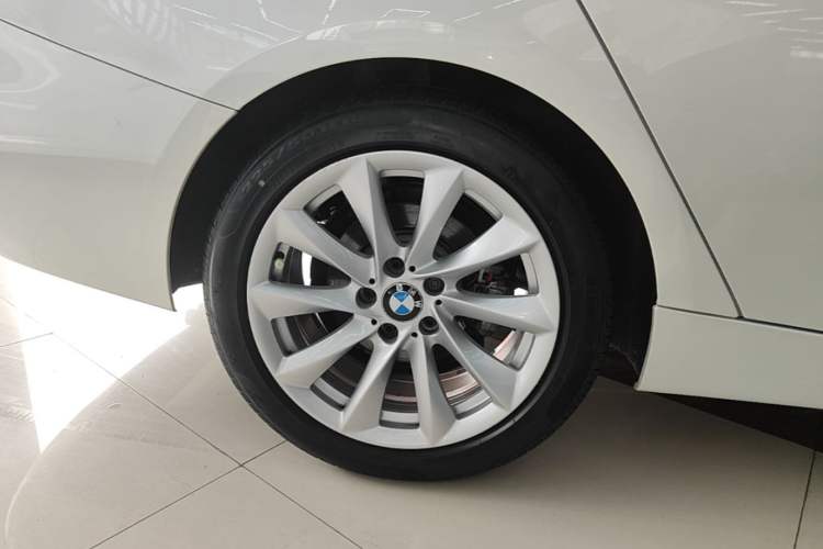Used BMW 3 Series GT 2018 320i Sport Edition Right Rear Wheel Hub