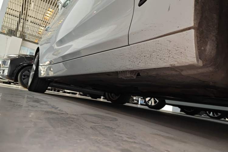 Used BMW 3 Series GT 2018 320i Sport Edition Right Side Sill