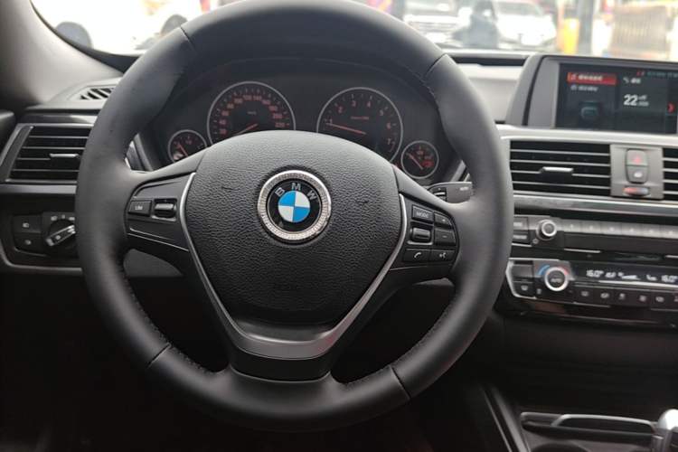 Used BMW 3 Series GT 2018 320i Sport Edition Steering Wheel